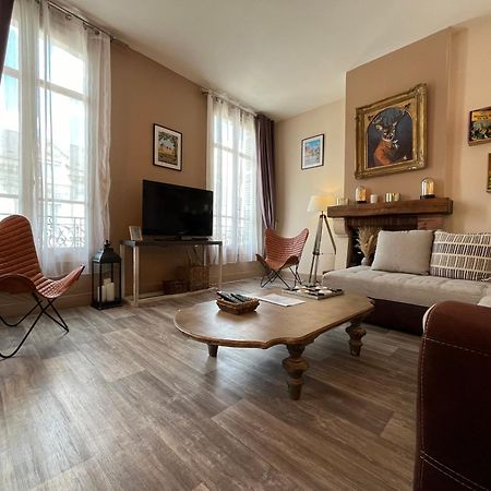 Cote Chateau - Grand Appartement Au Coeur De Blois Luaran gambar