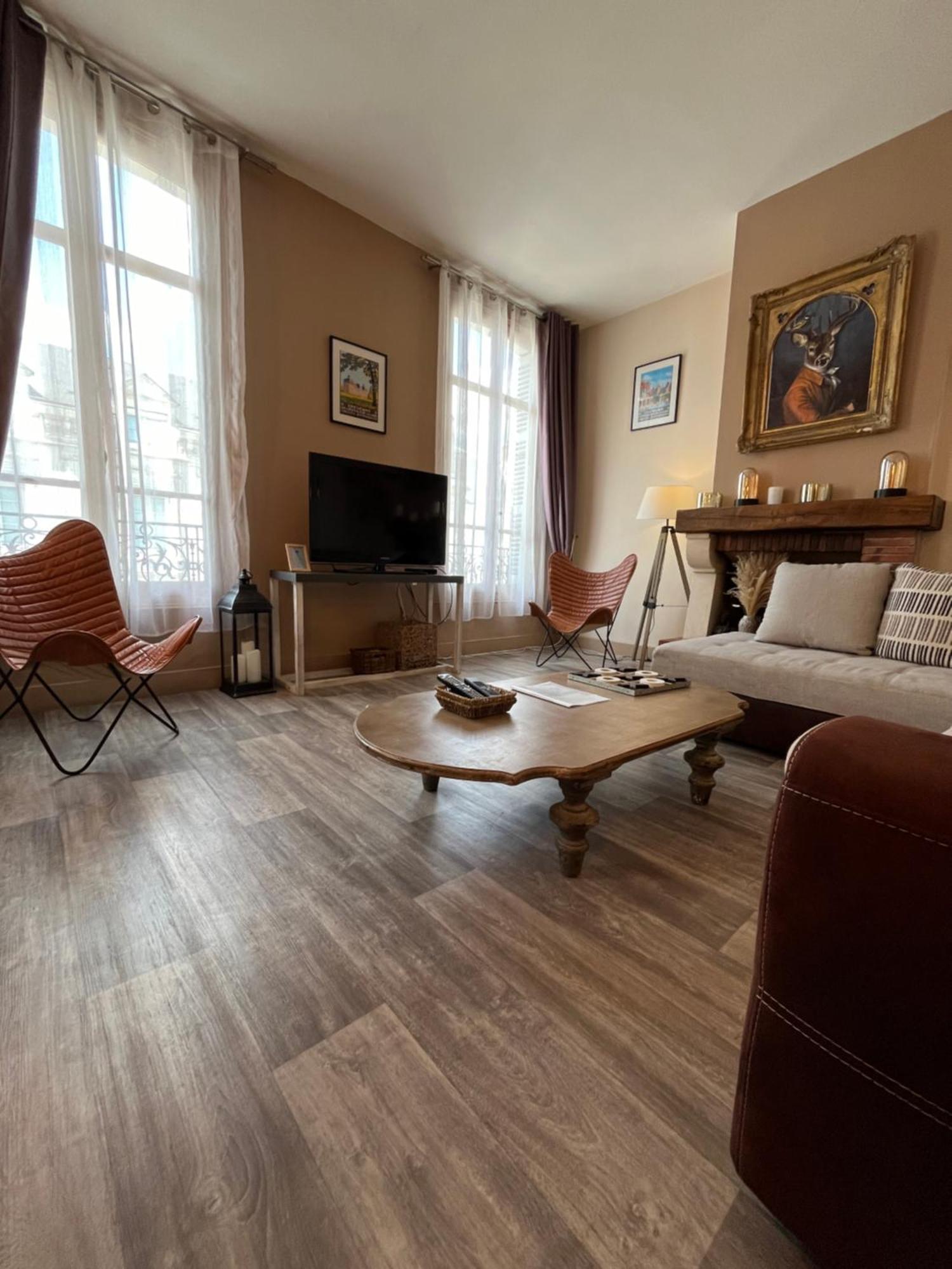 Cote Chateau - Grand Appartement Au Coeur De Blois Luaran gambar